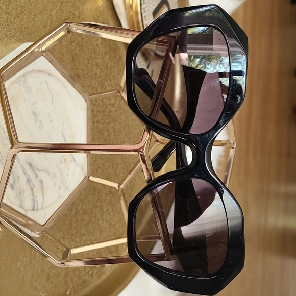Prada sunglasses - Picture 1 of 6